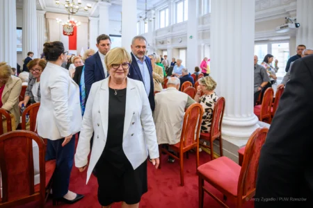 Zdjęcie przedstawia uczestników konferencji