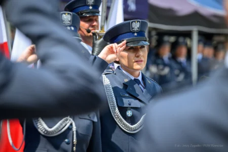 Zdjęcie przedstawia uczestników święta ŚŁużby WIęziennej