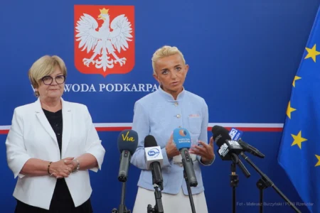 Zdjęcie przedstawia uczestników spotkania w Podkarpackim Urzędzie Wojewódzkim w Rzeszowie