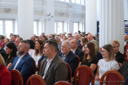 Zdjęcie przedstawia uczestników spotkania w Podkarpackim Urzędzie Wojewódzkim w Rzeszowie