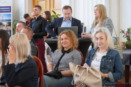 Zdjęcie przedstawia uczestników spotkania w Podkarpackim Urzędzie Wojewódzkim w Rzeszowie