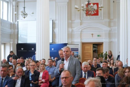 Zdjęcie przedstawia uczestników spotkania w Podkarpackim Urzędzie Wojewódzkim w Rzeszowie