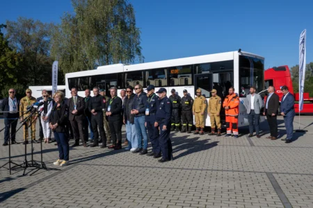 Zdjęcie przedstawia uczestników ćwiczenia wojewódzkiego Podniebyle