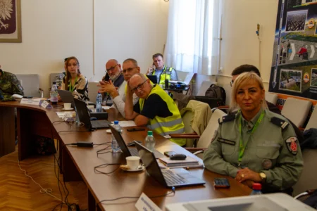 Zdjęcie przedstawia uczestników ćwiczenia wojewódzkiego Podniebyle