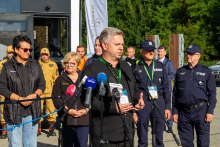 Zdjęcie przedstawia uczestników ćwiczenia wojewódzkiego Podniebyle
