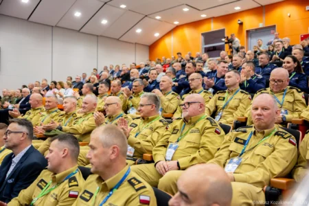Zdjęcie przedstawia uczestników konferencji