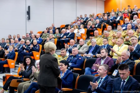 Zdjęcie przedstawia uczestników konferencji