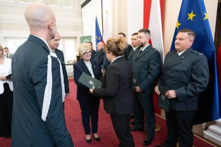 Zdjęcie przedstawia uczestników uroczystości z okazji jubileuszu ITD