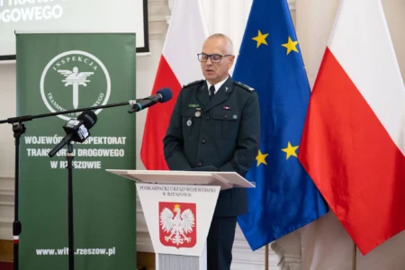 Zdjęcie przedstawia uczestników uroczystości z okazji jubileuszu ITD
