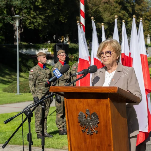 Uczestnicy uroczystości z okazji rocznicy powstania Polskiego Państwa Podziemnego
