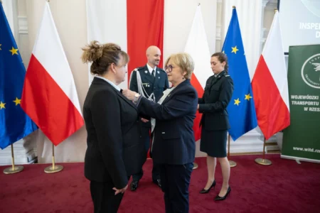 Zdjęcie przedstawia uczestników uroczystości z okazji jubileuszu ITD