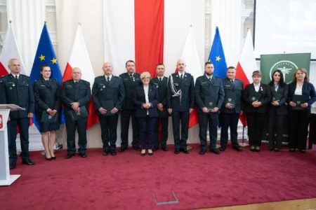 Zdjęcie przedstawia uczestników uroczystości z okazji jubileuszu ITD