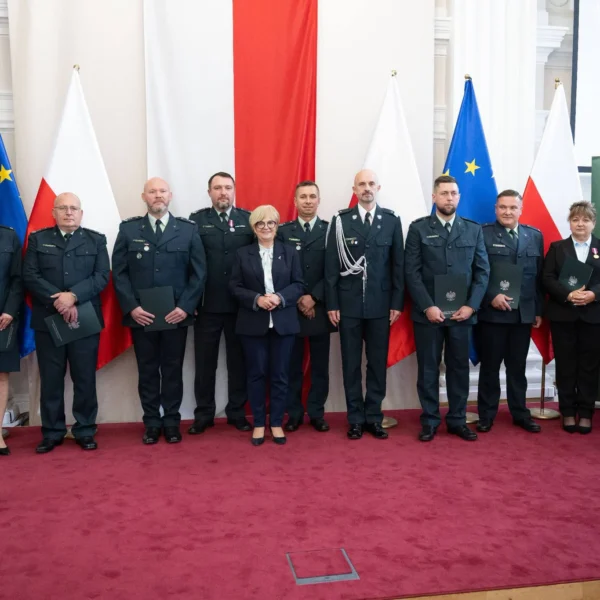 Zdjęcie przedstawia uczestników uroczystości z okazji jubileuszu ITD