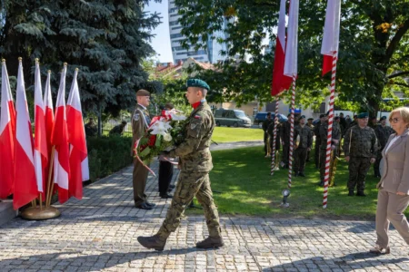 Uczestnicy uroczystości z okazji rocznicy powstania Polskiego Państwa Podziemnego