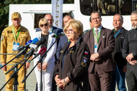 Zdjęcie przedstawia uczestników ćwiczenia wojewódzkiego Podniebyle