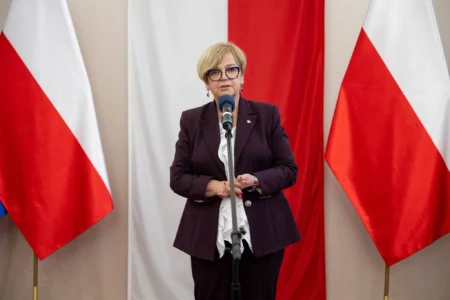 Zdjęcie przedstawia uczestników wręczenia nagród dla drużyn pożarniczych
