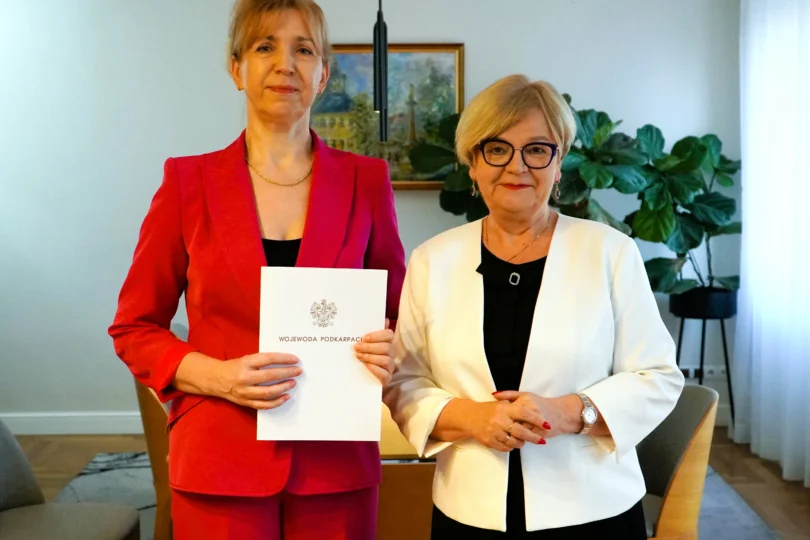 Zdjęcie przedstawia wojewodę i konsultanta wojewódzkeigo