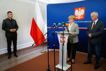 Ponad 1,7 mld zł ma trafić do województwa podkarpackiego w latach 2027-2031 w ramach Programu Ochrony Ludności i Obrony Cywilnej. - Priorytetem są obiekty zbiorowej ochrony - podczas konferencji prasowej wskazała Teresa Kubas-Hul, wojewoda podkarpacki.